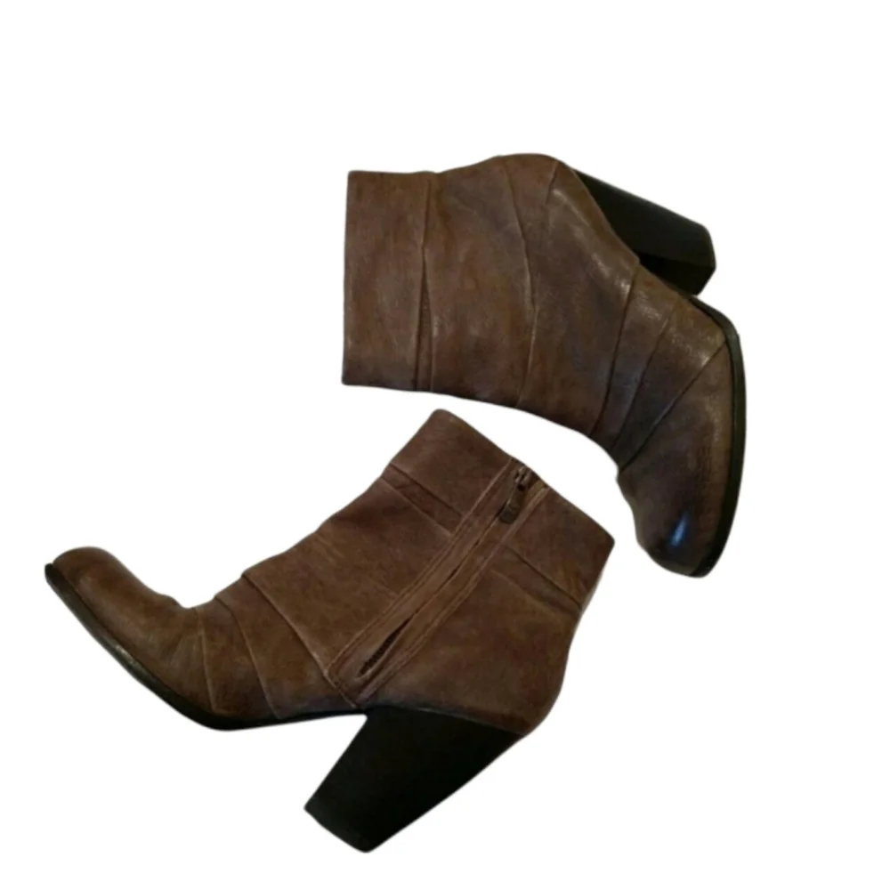 Vince Camuto leather bootie heeled sz. 9